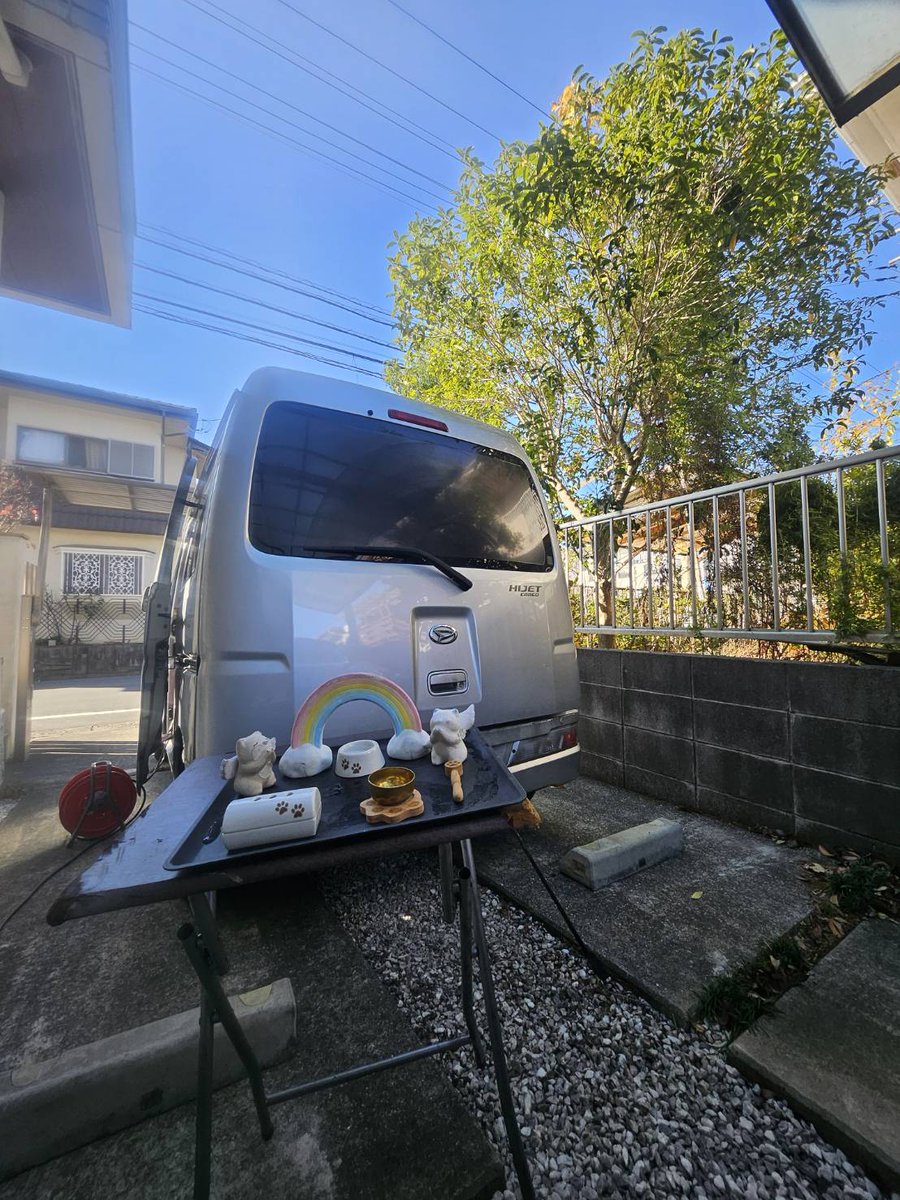 わんちゃんのセレモニーをお手伝いさせて頂きました。
慣れしたしんだ、ご自宅駐車場にてお花とお手紙、大好きな食べ物に囲まられご家族が見守る中心を込めて虹の橋に送り出しをさせて頂きました。
愛犬ちゃんのご冥福をお祈り申し上げます。
#ワンちゃん火葬
#ワンちゃん葬儀
#ペット火葬ペットの空