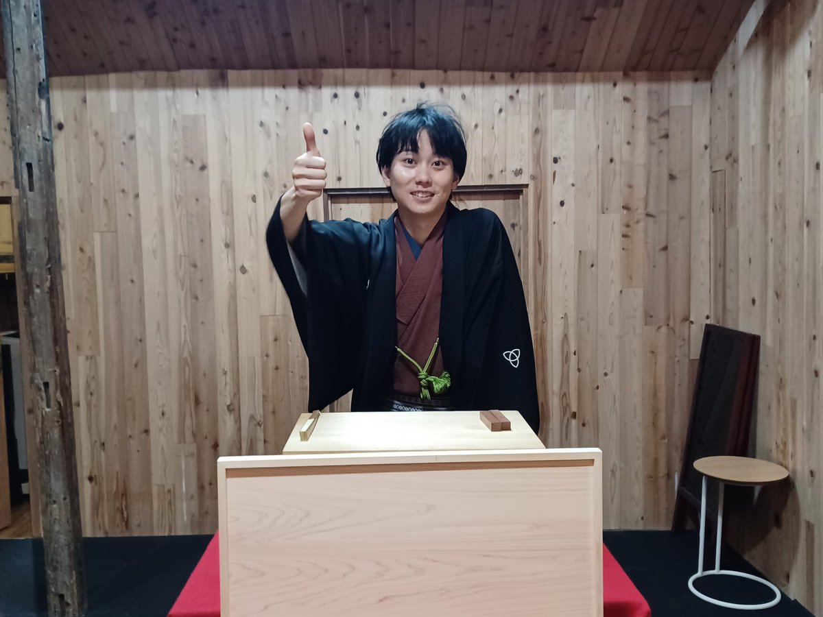 Muge38971223's tweet image. 桂天吾なごや独演会　終演しました！
レピリエ立錐の余地もない超満員の中、大興奮の三席でした。
「電子レンジ盗人」天吾
「くやみ」天吾～中入～
「質屋蔵」天吾
日に日に成長していく若者っていいですね！ご来場ありがとうございました！