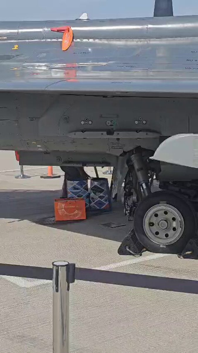 DefenseNewsIN's tweet image. People are shouting “Tejas leak!” based on one photo — but here’s the reality:

The liquid being collected under the jet is condensation water from the ECS/vent systems.
Every fighter on a hot tarmac drips this — Rafale, F-18, Gripen, Su-30, all of them.

It’s clear water, not…