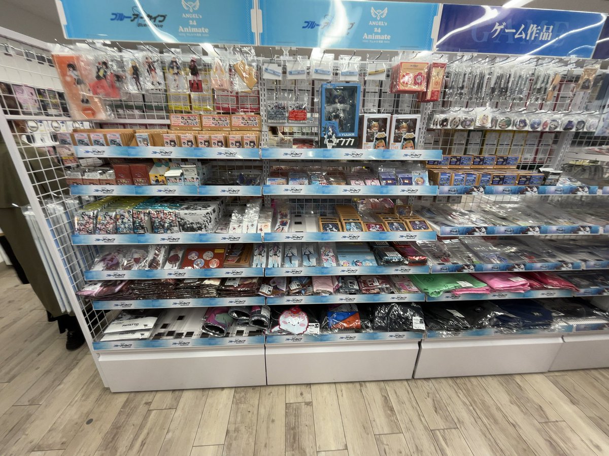 motoseitokai's tweet image. 池袋のアニメイト！
ブルアカグッズたくさん！😆

#ブルアカ