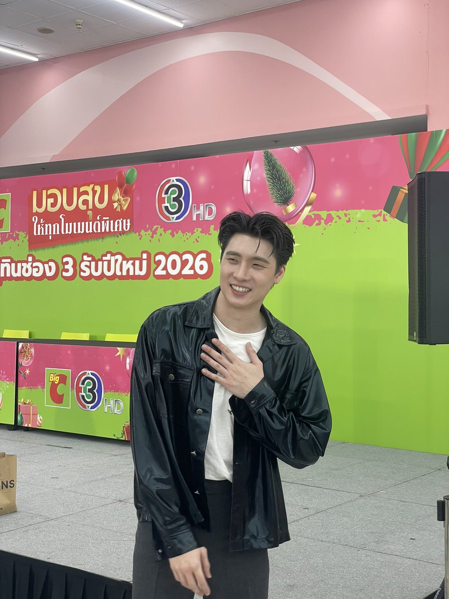 ก็คือนี่เดินทางมาไกล แต่มีนคือขิงว่าอยู่ใกล้ ใกล้บ้านเค้าอ่ะเนอะ

#MeanPhiravich <a href="/m34nismind/">m34nismind</a>
