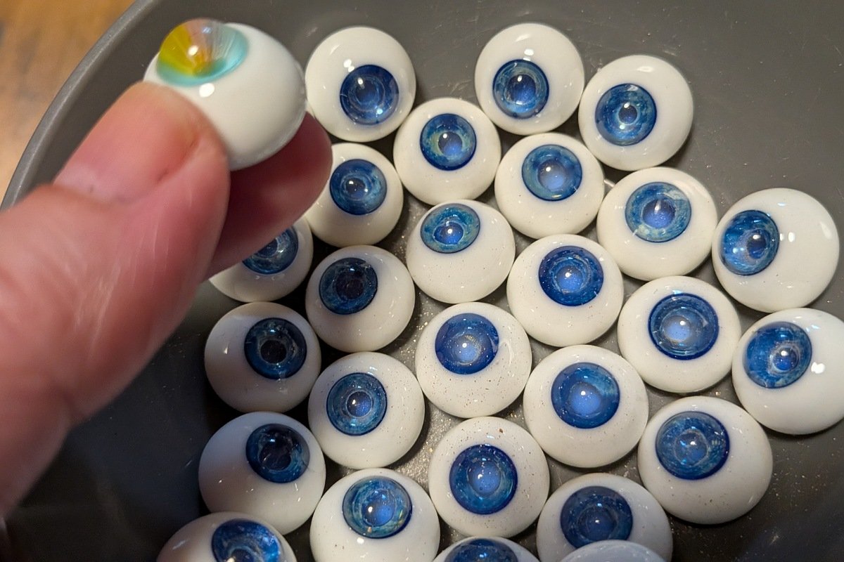 昨日の試作と仕上げ待ちの青耀硝。
どちらも18mmです。