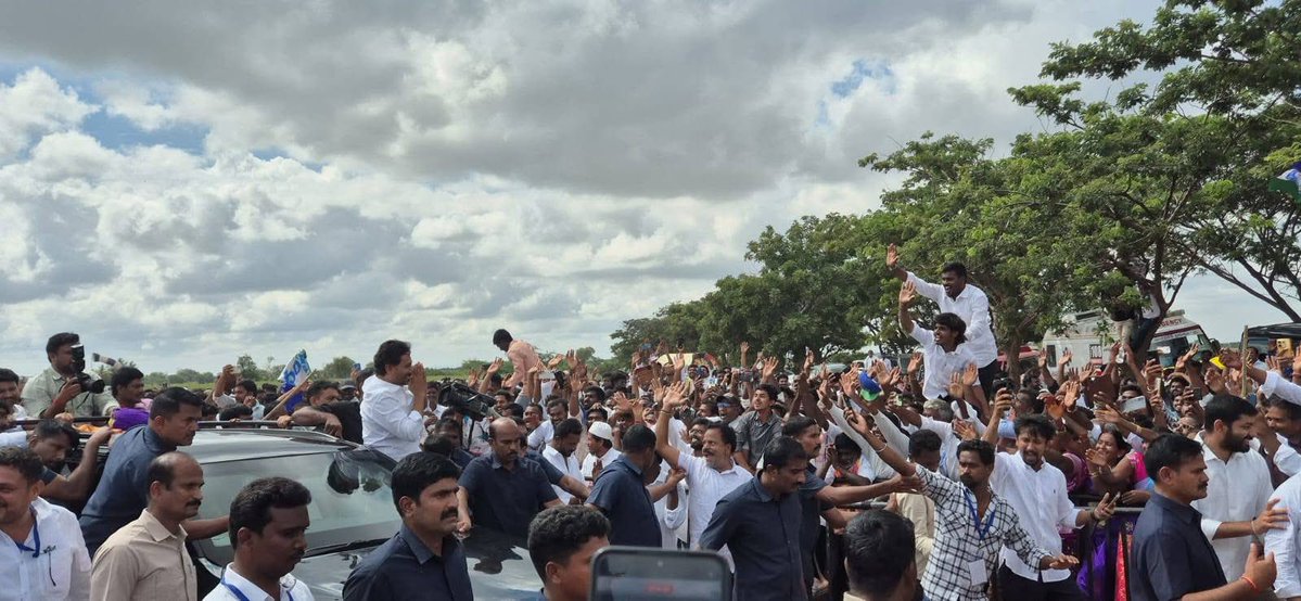 ysj_45's tweet image. జనం అంటే జగన్ 🔥
జగన్ అంటే జనం 💥