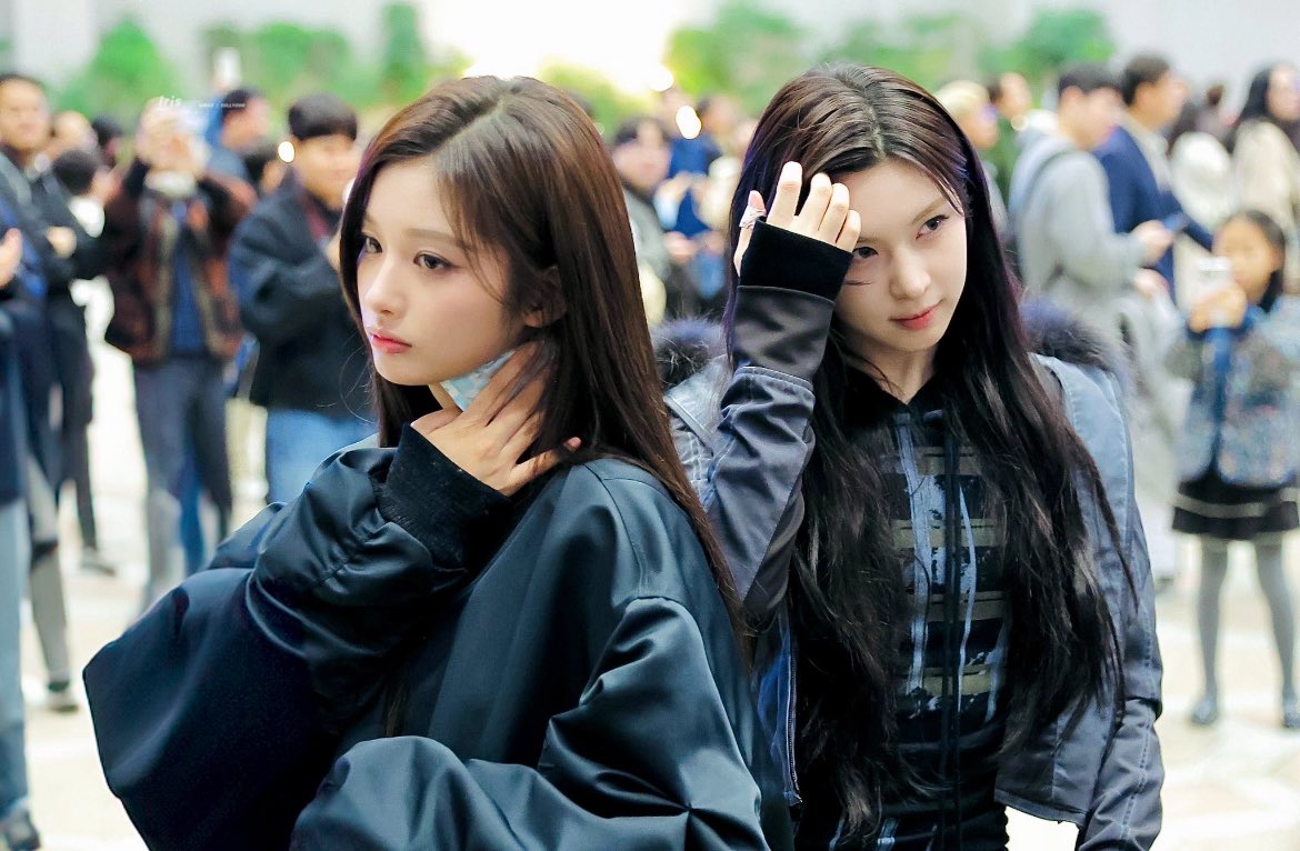 this pic looks like a poster to a gl series