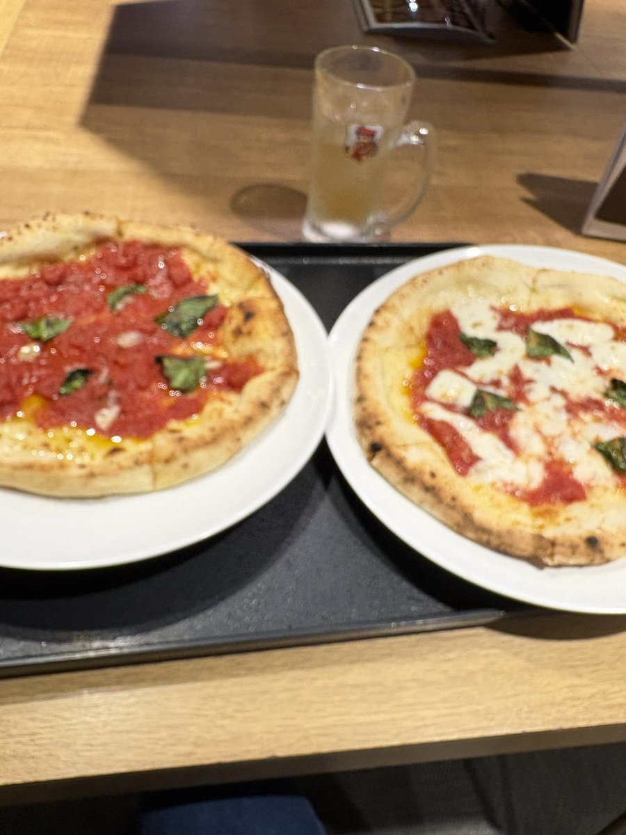kae____1oo3's tweet photo. わーい！！！今日は、金額体系気にせずに
なーんでも食べて飲む日！！！

ぴざおおきすぎ🍕 https://t.co/zmUIQFUrcp
