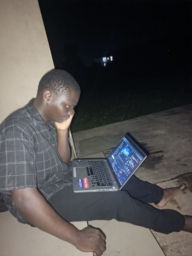 adeolalasisi6's tweet image. The first session of @StudIQ_main one month workshop was a huge success 😁🔥💜💙 ... Due to the huge sacrifices I and @sirbarna had to put in😂.

Today is the Day 2 of the workshop and tonight by 8pm we will be discussing &quot;Getting started with Solana 💜&quot;.

Don&apos;t miss tonight!!!