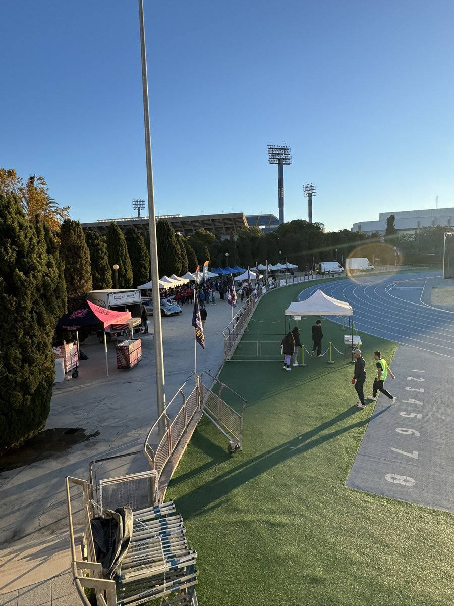 DeMadaria's tweet image. Decenas de voluntarios, empezando a distribuirse para ayudar en la carrera de las ciudades contra el cáncer de páncreas de Alicante, que empieza a las 10:00 de la mañana
@Run4Pancreas