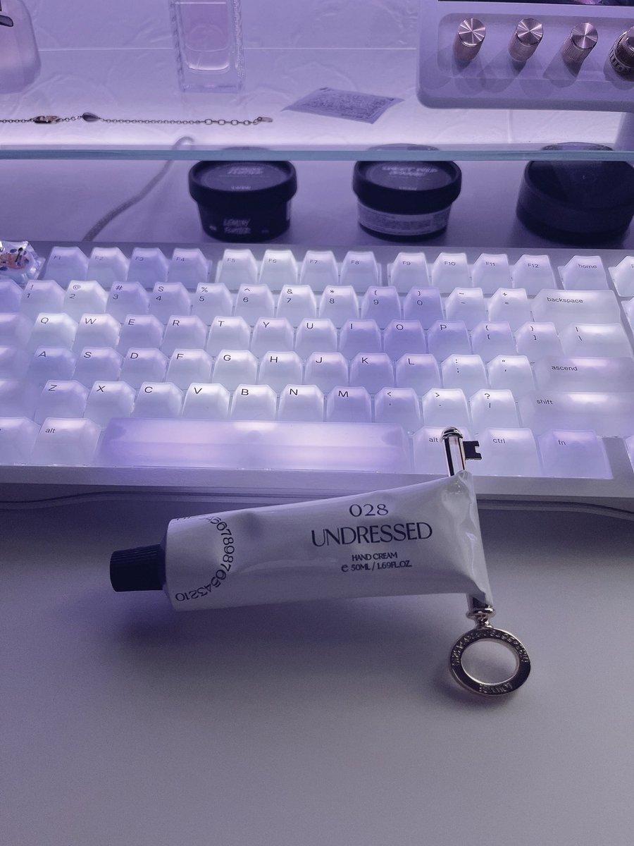 _ellavt_'s tweet image. 欲しかったハンドクリーム買えた🕶