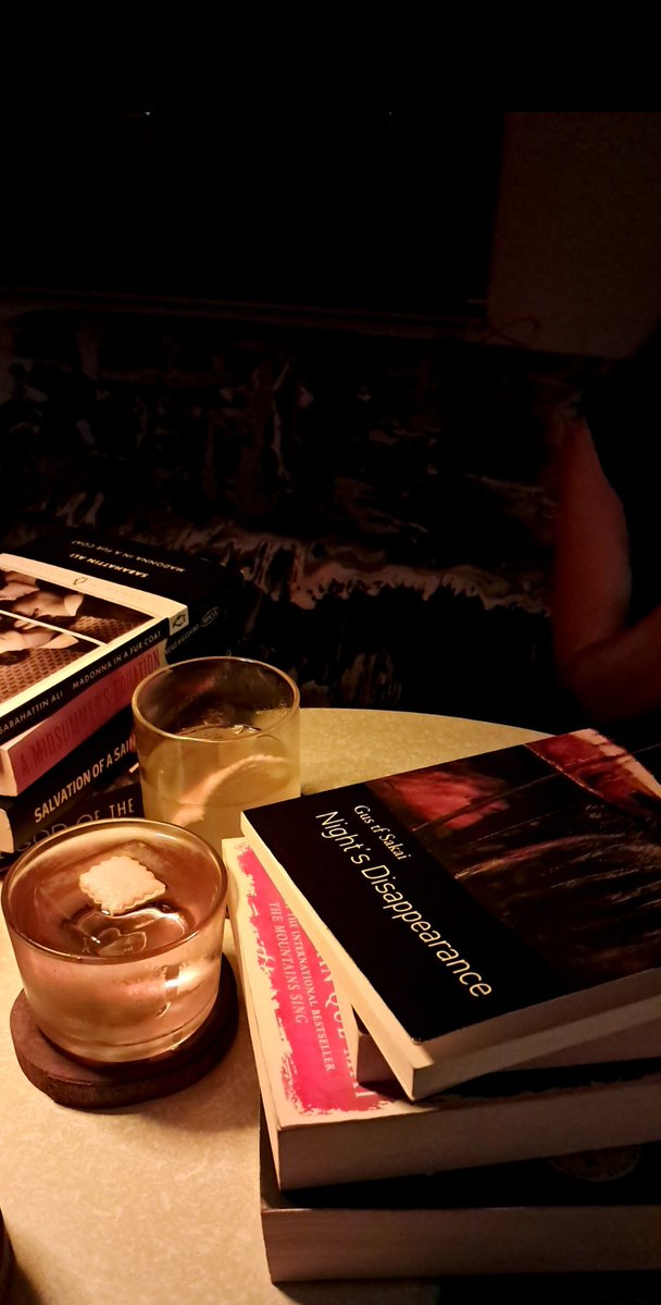 kafka_____'s tweet image. Ga ada guenya sih but books and my activities with books