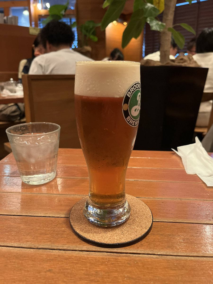 いつも賑やかで嬉しくなる
音も酒も、
食事も好き
ジャズはいいよね