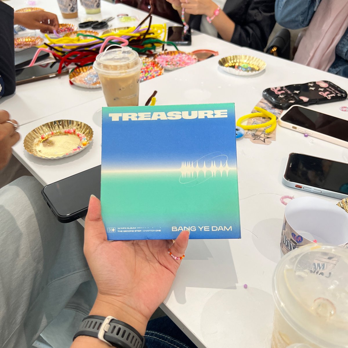 something something about me got prizes in a fandom event in the same cafe