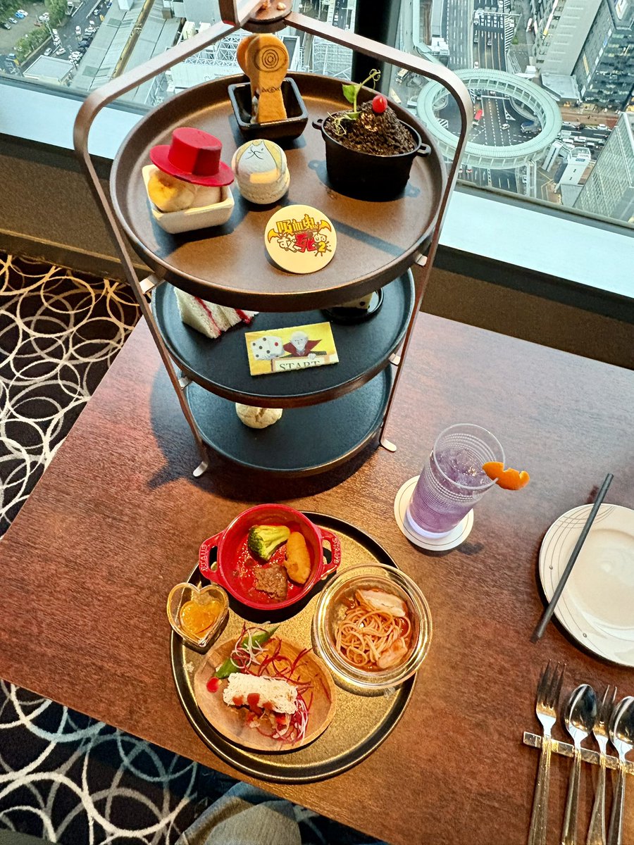 fjd_94's tweet photo. 今回のヌン茶はまずセイボリーが運ばれてきたのだが、このハンバーグがめっっちゃ美味しくて！　良い肉の部位を使った味わいなので、会計の際に感想を述べたらとても嬉しそうにしてました。
こちらこそ毎度コラボ企画をありがとうございます！という感謝しかない（しかも美味しい https://t.co/sCmVgFFgRq
