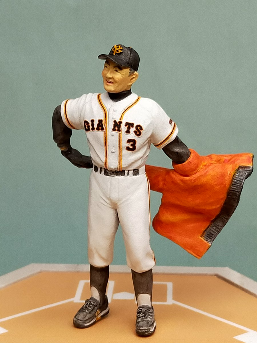 vivanagashima's tweet image. 第54回人形改造コンテスト。佳作：栄光の背番号「３」ミスタープロ野球 長嶋茂雄。2000年宮崎春季キャンプでの背番号お披露目シーンです。いつ上着を脱ぐのか？、取材陣や多くのファンが集まりました。もう25年も前のできごとなんですねぇｃ。 #人形改造コンテスト #タミヤ