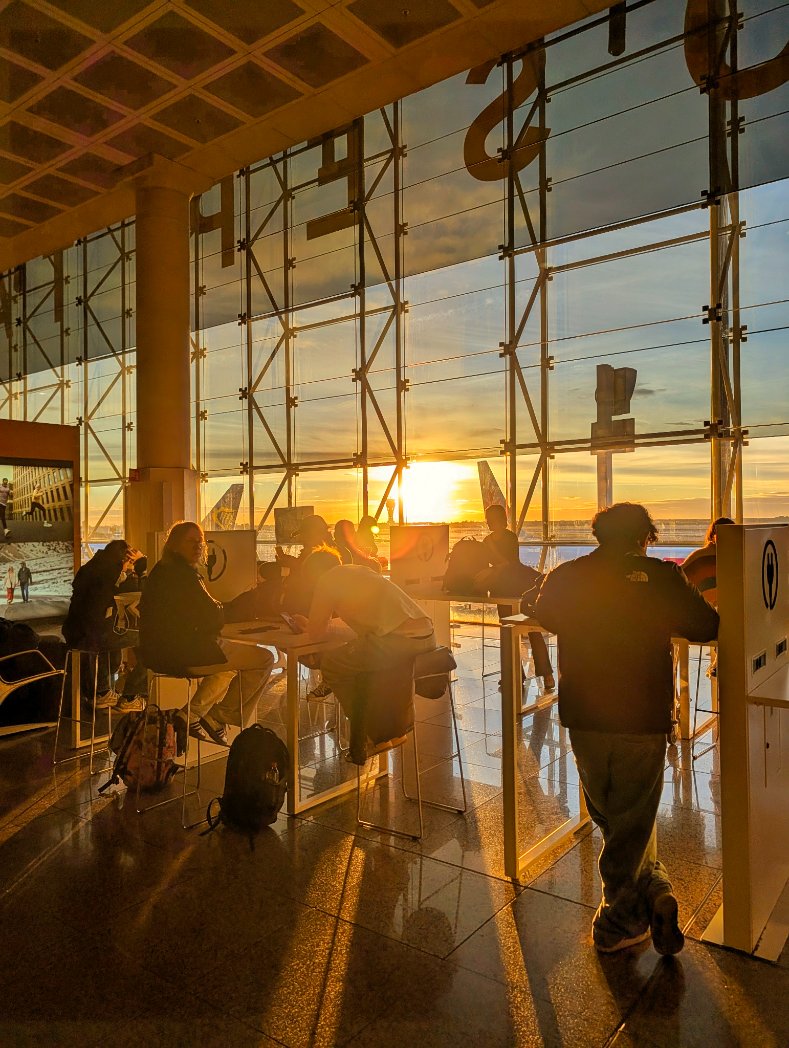 rail_arri's tweet image. Bon dia! Nos vamos de #Interrail: Cracovia - Varsovia - Berlín - Hamburgo - Hannover - Harz - Basilea - Zurich - Chur - Bernina -  Oberalp - Lucerna - Interlaken - Europa Park - Paris - Hendaia. 

Será todo sobre railes, pero permitirme empezar en avión a Polonia 😅