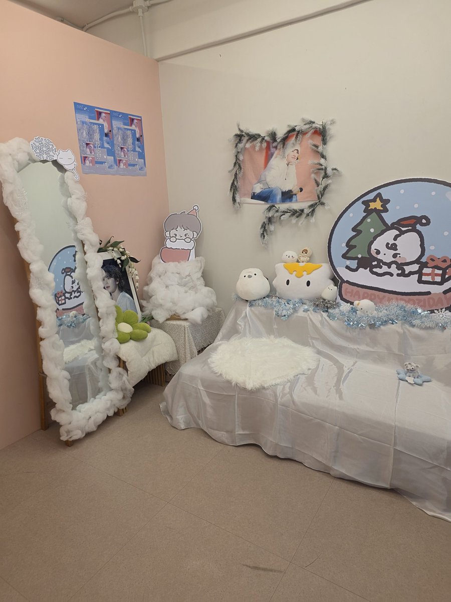 uauahae_7's tweet photo. #작은눈송이_우지의_탄생일
#설부화뾰
사진 셀렉하시는거 진짜 힘드셨을 것 같을 정도로 사진이 진짜 너무 예쁩니다👍
디피 하나하나 너무 신경 쓰신 게 보여서 뭉클해졌어요🥹
예쁜 생카 감사합니다♥️ https://t.co/zn82BF2cxw