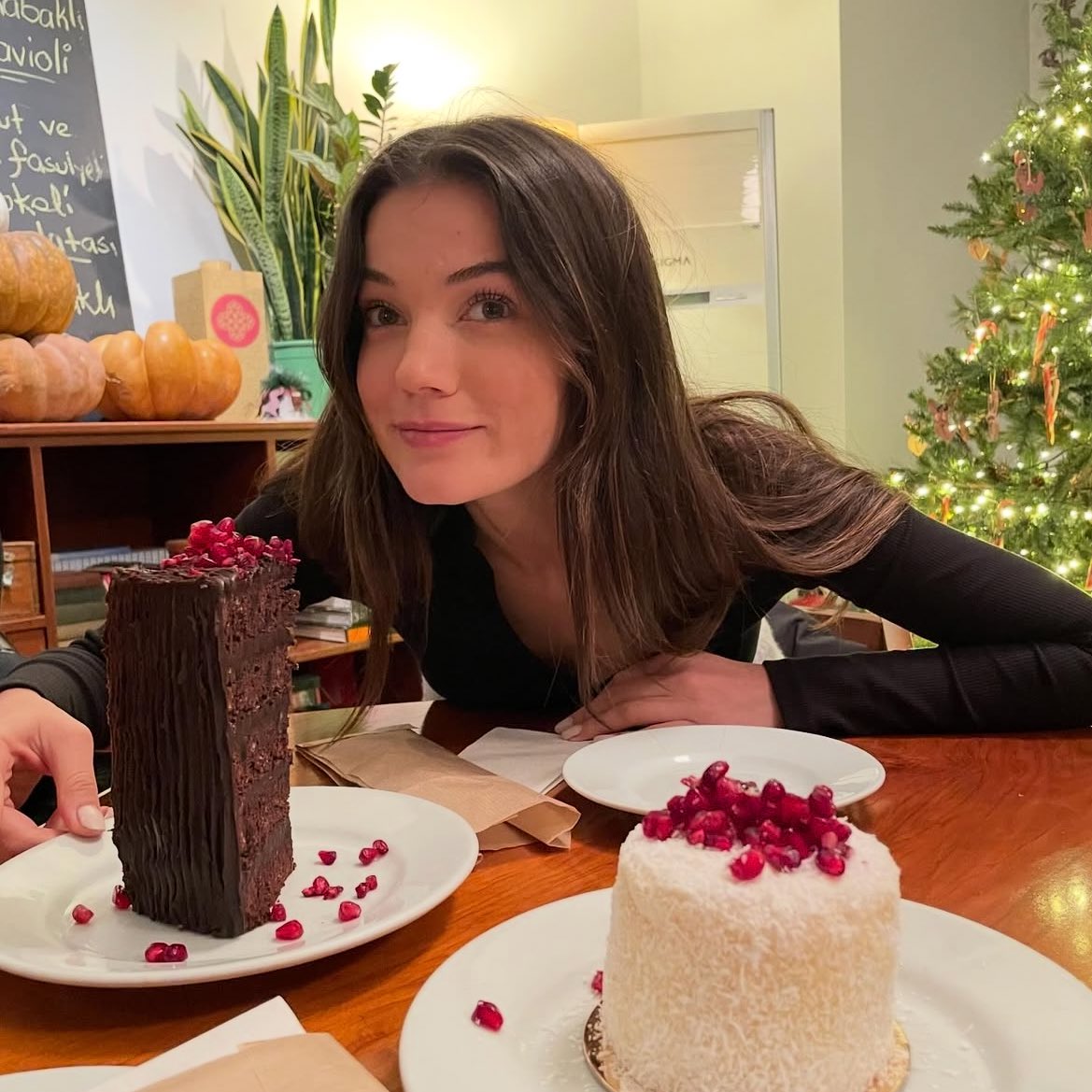 pluviopphille's tweet image. bu kadının güzellik seviyesi..