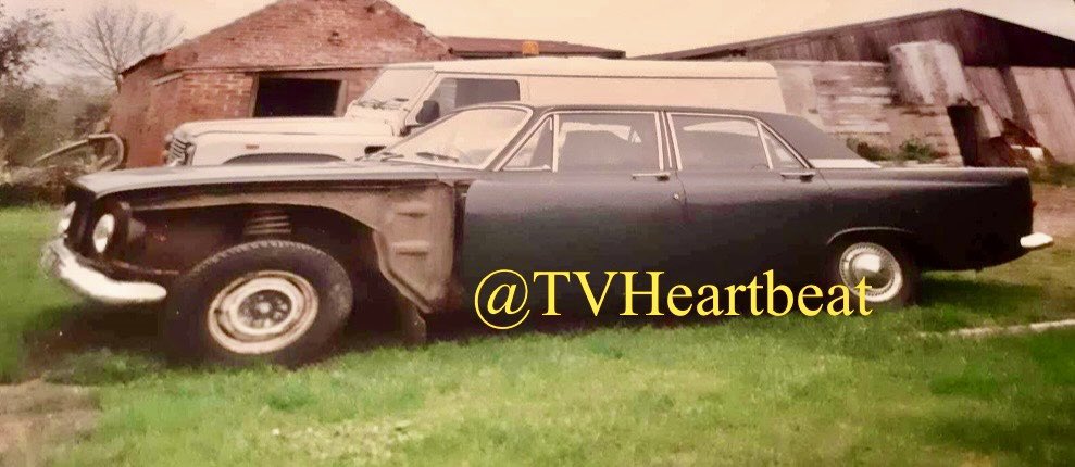 TvHeartbeat's tweet photo. For #SideViewSunday; the #FordZephyr used by Fred Manchester in ‘An American in Aidensfield’ after it was crashed into a ditch…after this, it was repaired and sprayed black and used for Inspector Crossley in series 4, and then resprayed burgundy for Jackie Slater in series 5 ❤️ https://t.co/gdJIIX16Ss
