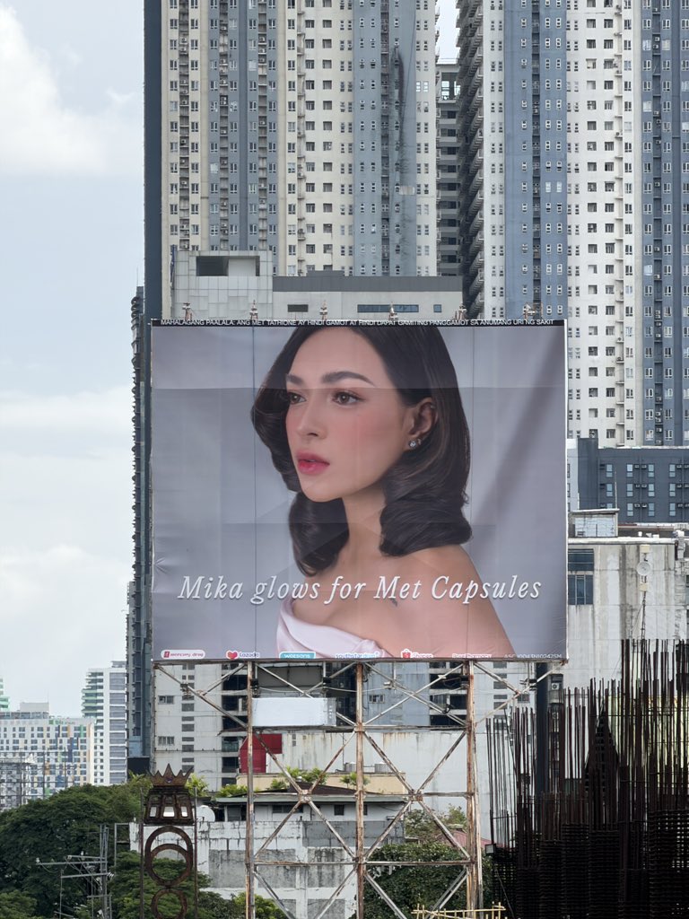 Sparkle_GMA's tweet image. All eyes on Mika Salamanca as she takes over the MET billboard along Quezon Avenue EDSA! ✨🫶🏻

#MikaSalamanca