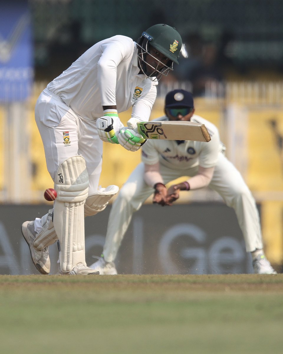 MAIDEN TEST CENTURY for Muthusamy! 

This has been an incredible knock ! He has definitely made his spot in the Playing XI much more solid now! Even if it's as a batter! 

💯 for Muthusamy !