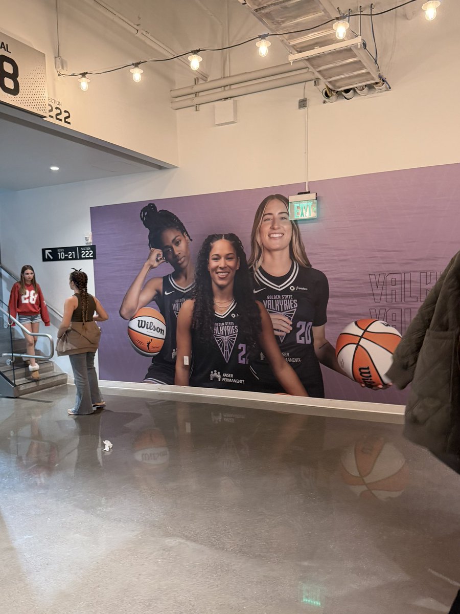went to Billie’s show tonight in SF and spotted Tip, Kate, and VB😭
