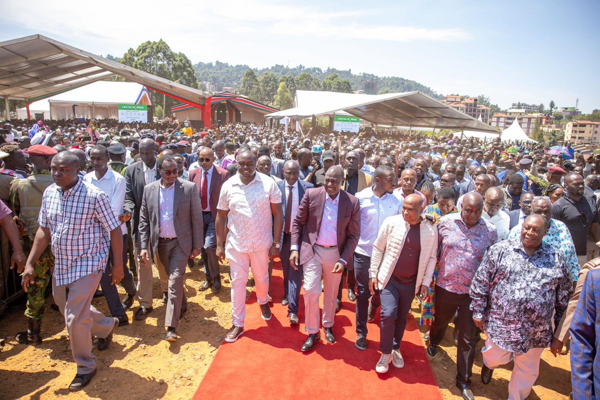 KeruboStar's tweet image. On Wednesday, President Ruto presided over the handover of WHO ambulances and medical supplies. These supplies will support counties and national hospitals. They will enhance emergency referral capacity. #GOKThisWeek, Forging Onwards