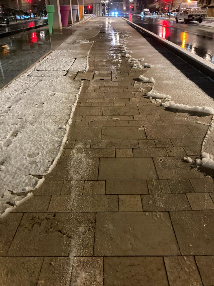 Joelle_CR's tweet image. Merci aux agents qui sont intervenus cette nuit pour que la sécurité des citoyens soit assurée ce matin à #Puteaux