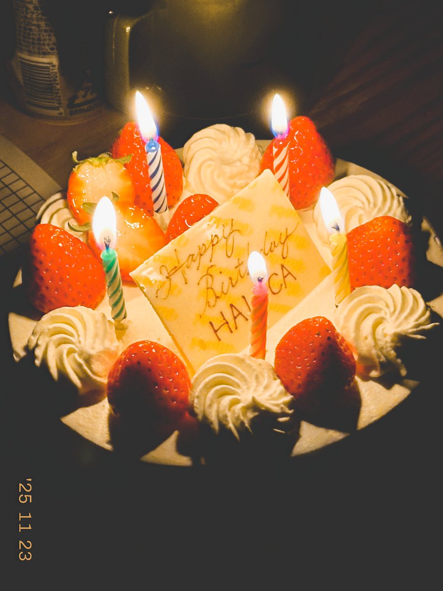 23歳になりました！
メンバー、スタッフのみんなにお祝いしていただきました🎈
I turned 23🎂
The members and staff all celebrated with me✨