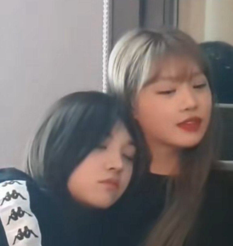 -Silvqi- tweet media