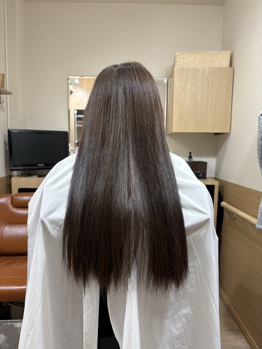 poohko29's tweet image. 日頃人の血液から作られる血液製剤のお世話になっているけど、お返ししようにも献血できない。
臓器移植の同意はしてるものの死ぬまでは役立つものもなく。
唯一髪が多くて伸びるの早いからせめてこれぐらいはできるかなと、3回目のヘアドネーション。