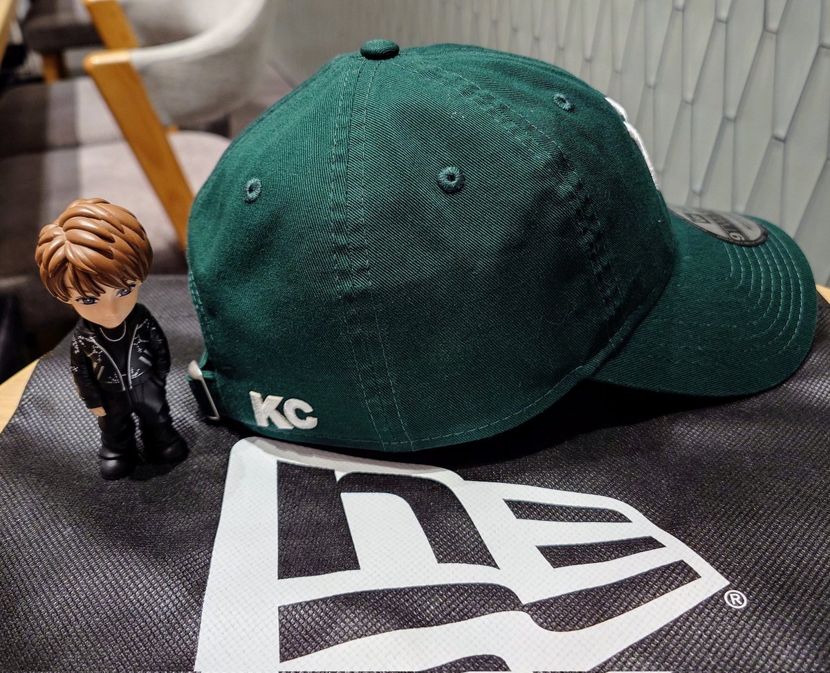 ニューエラSHOPで
初めてキャップ購入したら🧢
ワッペン2文字サービスしますと
言われて…すかさず迷うことなく
KCで！と叫んでました🤭
なんか嬉しい💜

#岸優太
#YutaKishi