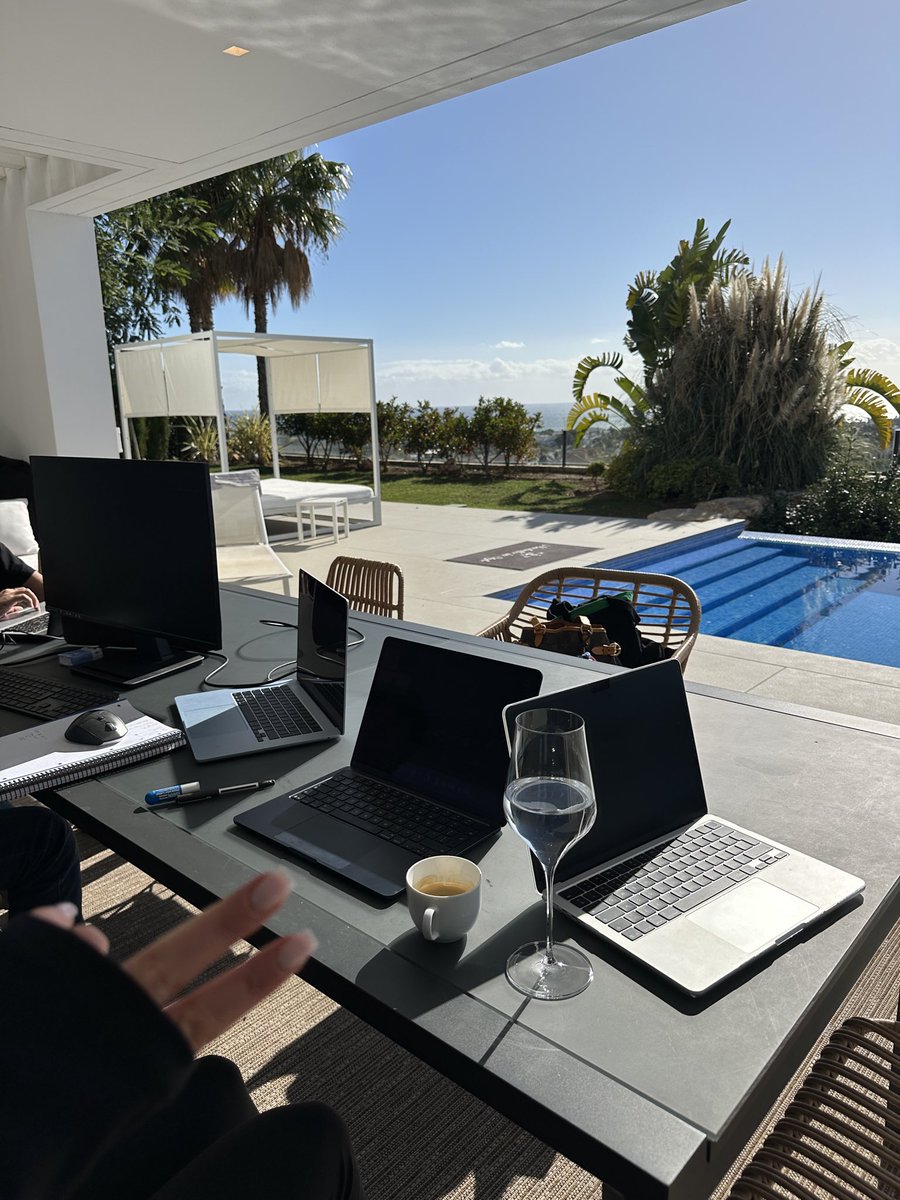 alyonitaa's tweet image. Gm from crypto hacker hub 👩🏽‍💻