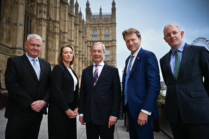 KeyworkerMan's tweet image. With🥀Labour bankrupting the nation borrowing £20b per month to waste on net zero madness, mass immigration, &amp;amp; foreign aid - now is the time to join ➡️#ReformUK 👍
Help us save Britain 🏴󠁧󠁢󠁥󠁮󠁧󠁿🇬🇧