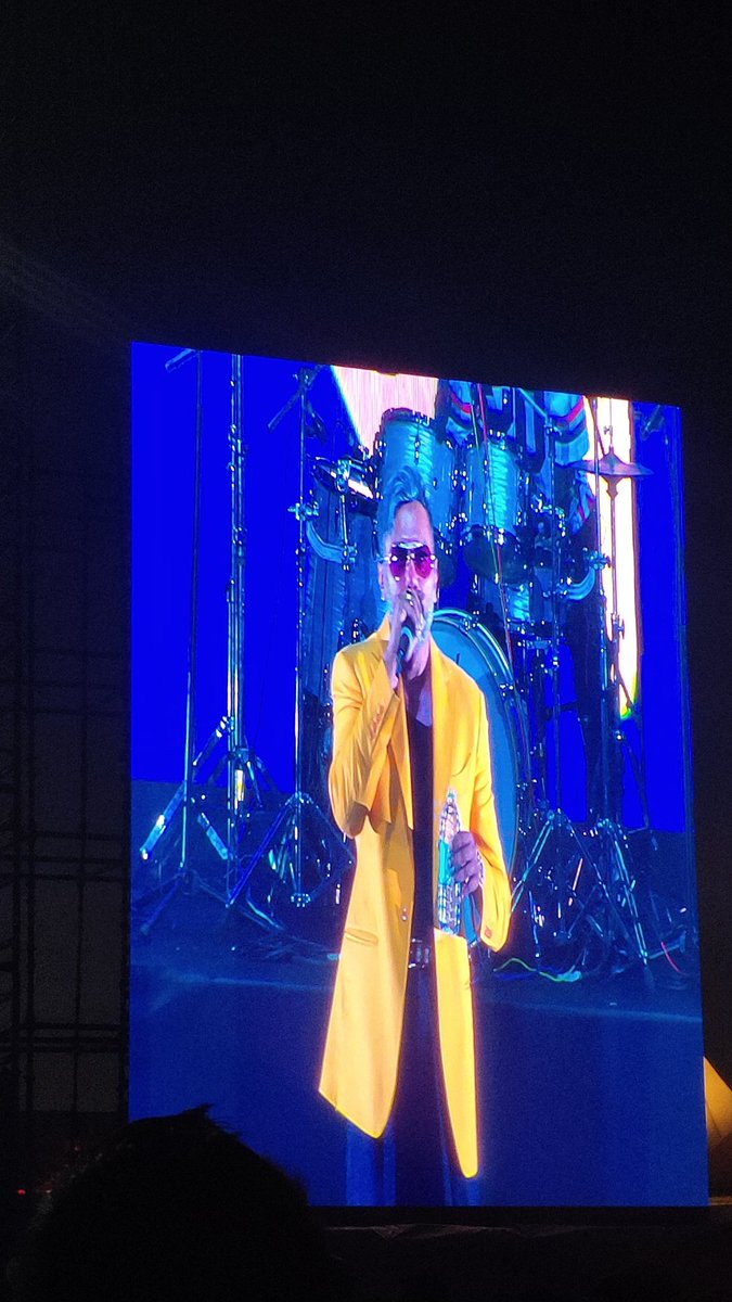 ShikharSplendid's tweet image. Saada ta tu hi bieber tu hi travis
Crazy concert one of the best 
#Lucknow 
#yoyohoneysingh