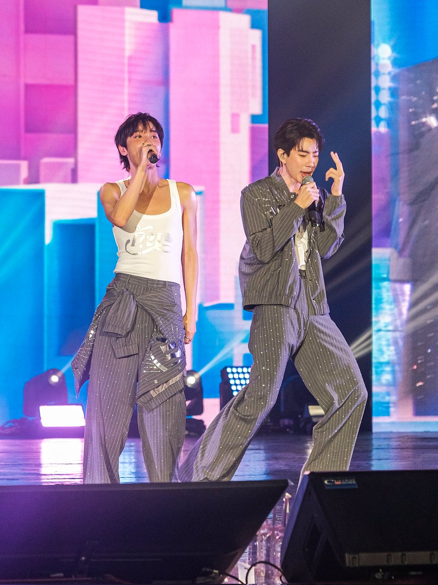 imarrystark's tweet image. OffGun forevery slay ✨🤟💚 @off_tumcial
@AtthaphanP

#PEBACAConcertinManila #GMMTV #KristSingto #OffGun #TayNew