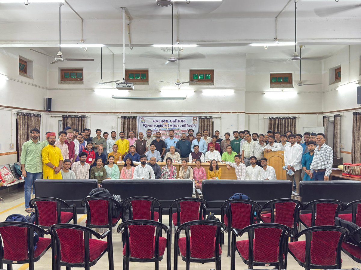 dp_BHU's tweet photo. मध्यप्रदेश–छत्तीसगढ़ स्टूडेंट एजुकेशन वेलफेयर एसोसिएशन स्थापना दिवस उत्साहपूर्वक मनाया गया।“नर्मदा से महानदी तक–हमारी साझा विरासत,हमारी पहचान”इस भावपूर्ण संदेश के साथ कार्यक्रम का आयोजन हुआ।
सभी सदस्यों,प्रोफेसरगण और विद्यार्थियों की सक्रिय उपस्थिति एवं सहयोग से यह आयोजन सफल रहा। https://t.co/ewiCMPubMZ