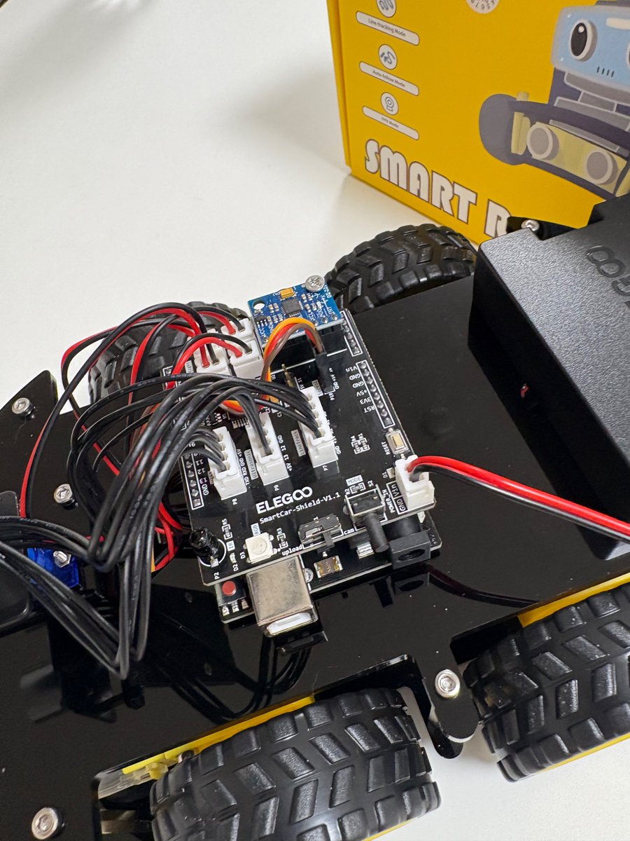 組み立てできたー！リモコンで走るぞー！

明日からArduinoでコードを書いて動かしてみたい。