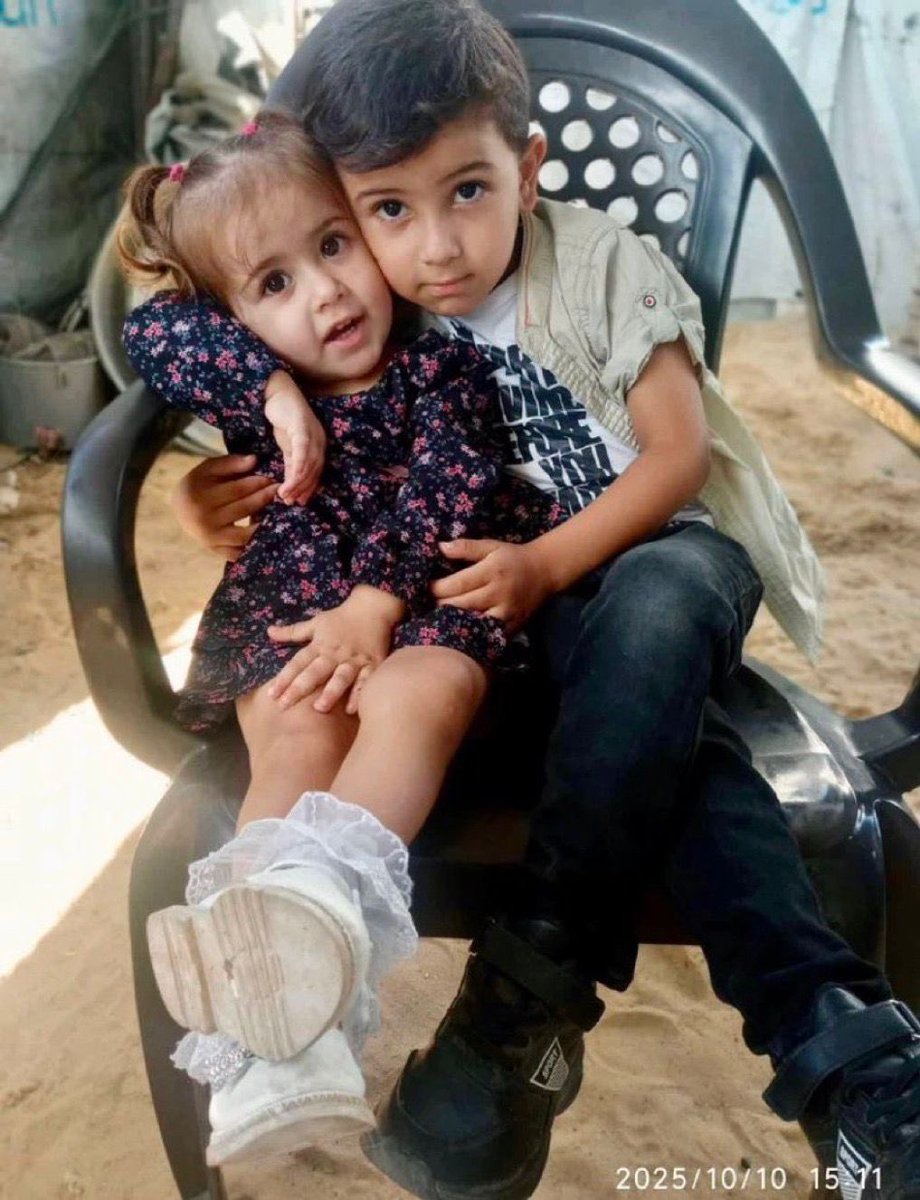 joanrourav's tweet image. Maria i Salem ja no sabran cap on porta el pla Trump per #Gaza. Els va assassinar l’exèrcit israelià divendres. Dues de les 342 noves víctimes des de l’”alto el foc” del 10 d’octubre. El genocidi continua.