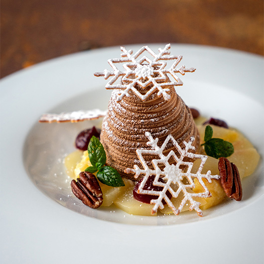 A little Christmas magic on a plate: 🎄 vanilla parfait, poached pear, white chocolate crémeux and a snowy tuile on top. A dessert that tastes as dreamy as it looks. ❄️ bit.ly/3LTJpPa #RecipeOfTheDay