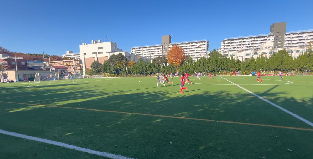 頑張れる源はなんだろう
それは先生の存在が大きい

今日も出場なかった選手のトレマを即席で組んでくださり
ボーイも戦うことが出来た
超多忙な中分け隔てなくチャンスを与える指導

先生の選択に信頼があるから
自分はまだだ、もっと頑張ろうと思える。

帰宅後すぐボーイは公園に行きました😭