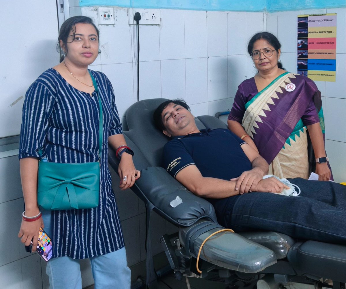 ApurbaC88's tweet photo. #DonateBloodSaveLife #BirthdayCelebration #Durgapur https://t.co/laKBWsWIKv