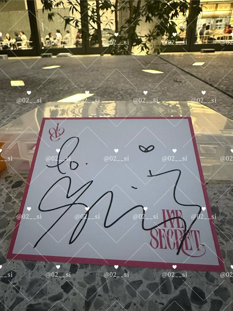 251123 ive secret オフイベ　サイン会

👧🏻アニョハセヨ〜
🐯こんにちは
👧🏻イソちゃん韓国のコンサートお疲れ様！
🐯ありがとうございます

👧🏻イソちゃんは疲れた時どのオンニに一番会いたくなる？？

🐯んー、、、ぜんぶだよ

👧🏻ぜんぶかぁ🤍
（お時間です）