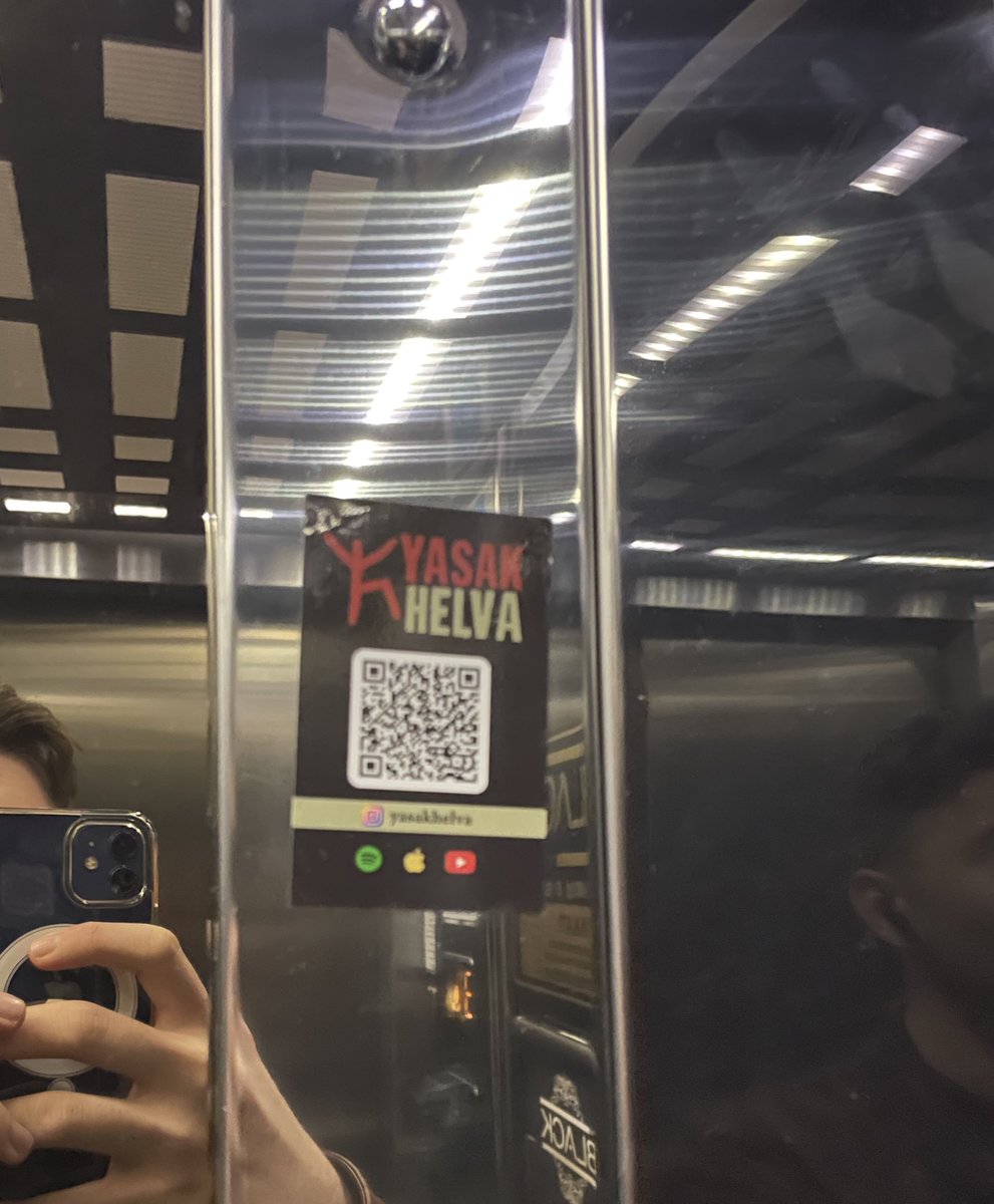 Kulağımda Ayı Boğuluyo çalarken otelimde stickerı ile karşılaşmak gerçekten çok süper bir denk geliş oldu…
Eskişehir bizi iyi karşıladı 🙂

<a href="/HelvaYasak/">Yasak Helva</a> 🙏