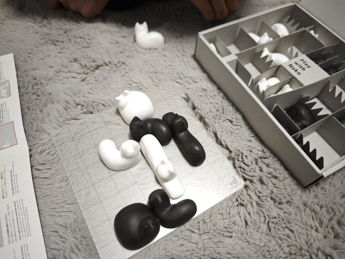 TOSHIKI_V's tweet image. 親友とNEGO（ネゴ）を初プレイ！！
ルールが複雑で理解するのが大変だったが、わかってくると「そういうことか！」の嵐w

#koncent
#nego