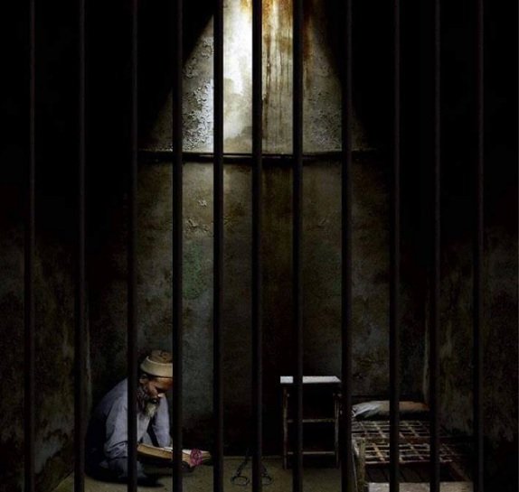 தமிழ்நாடு அரசு அதிகாரத்தை பயன்படுத்தி நீண்ட கால சிறையில் உள்ள இசுலாமிய கைதிகளை விடுதலை செய்ய வேண்டும்!

சென்னை உயர்நீதிமன்றம் நீதிபதிகள் சதீஷ்குமார், ஜோதிராமன் அமர்வு, கடந்த நவம்பர் 19ஆம் தேதி மிக முக்கியமான தீர்ப்பு ஒன்றை வழங்கியுள்ளது.

அத்தீர்ப்பில், தண்டனை கைதிகளுக்கு