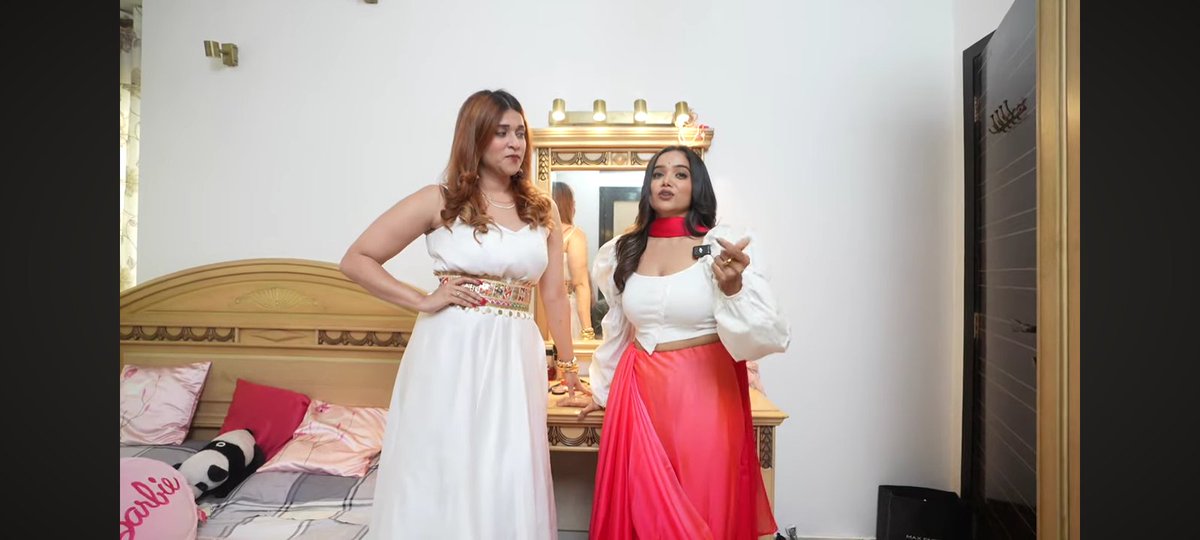 Mani nd Mannara ♥️
Mani is looking like red velvet cupcake 😍🥹
#ManishaRani  #MannaraChopra
