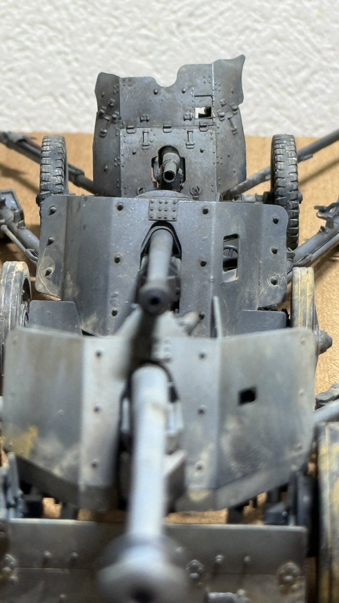 タミヤ 1/35 ドイツPAK35/36 3.7cm対戦車砲完成しましたれ

なので再度タミヤの戦車砲並べてみました！

3.7cm、5cm、75mm……

次は88mm……

とりあえず……3体なのでジェットストリームアタック……

#タミヤ #対戦車砲 #PAK3536 #PAK38