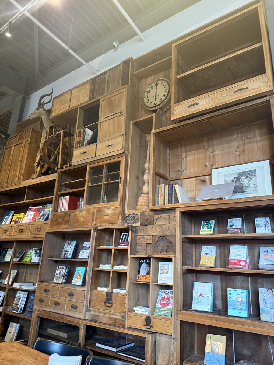 文フリに行く前にランチ☺️倉庫を改装したエスニックのレストラン🍽️でバクテーをいただきました☺️