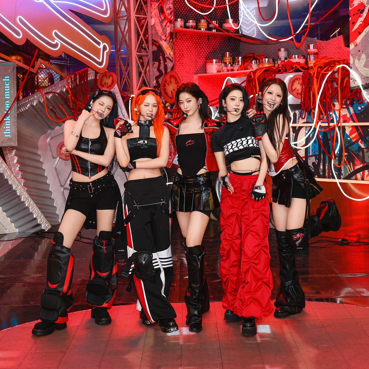 lssfm_news's tweet image. 🏆 Congratulations to LE SSERAFIM for winning FIRST place on this week&apos;s SBS &quot;INKIGAYO&quot; with SPAGHETTI! 👏

#SPAGHETTI1stWin 
#LE_SSERAFIM36thWin
#LESSERAFIM36thWin