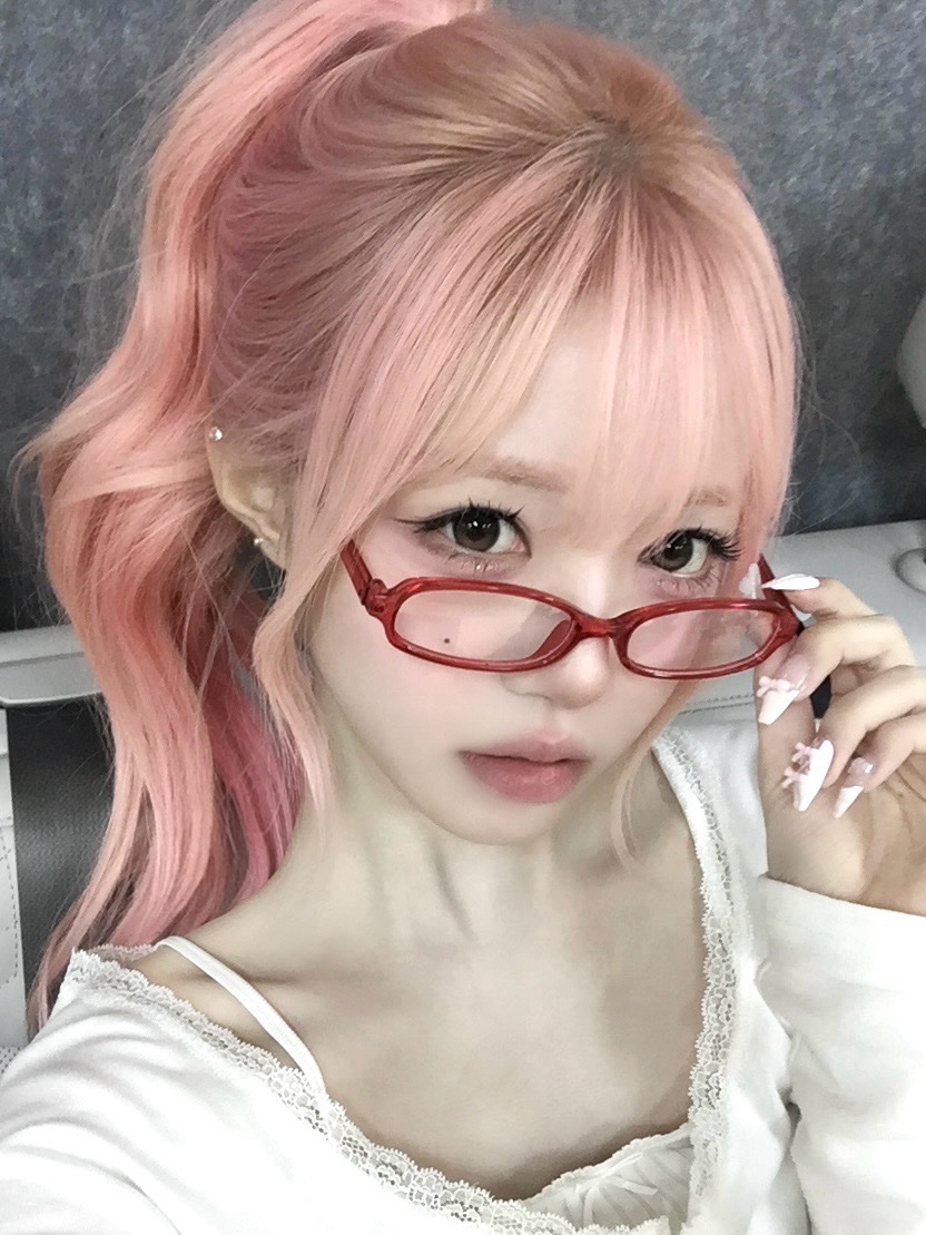 triplescosmos's tweet image. 나의 새로운 안경🥀

#tripleS #트리플에스 #トリプルS
#トリプルエス #トエス
#ChaeWon #채원 #チェウォン