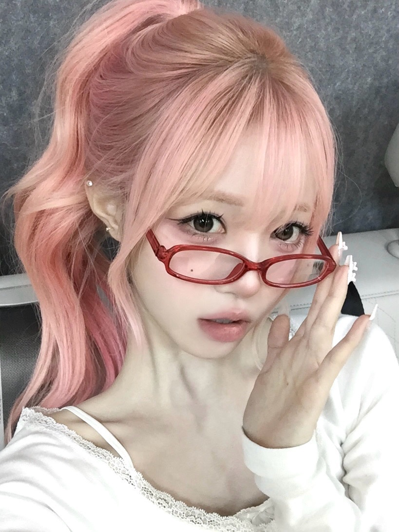 triplescosmos's tweet image. 나의 새로운 안경🥀

#tripleS #트리플에스 #トリプルS
#トリプルエス #トエス
#ChaeWon #채원 #チェウォン